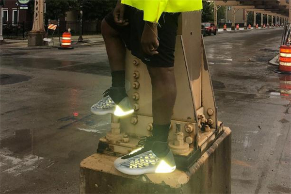 yeezy籃球鞋什么時候發售 拉風夜光設計