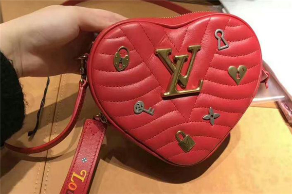 2019lv情人節限定愛心包包多少錢 兩款價格不同