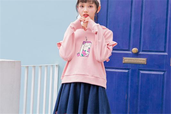 衛衣下面配什么裙子好看 初春這樣搭配