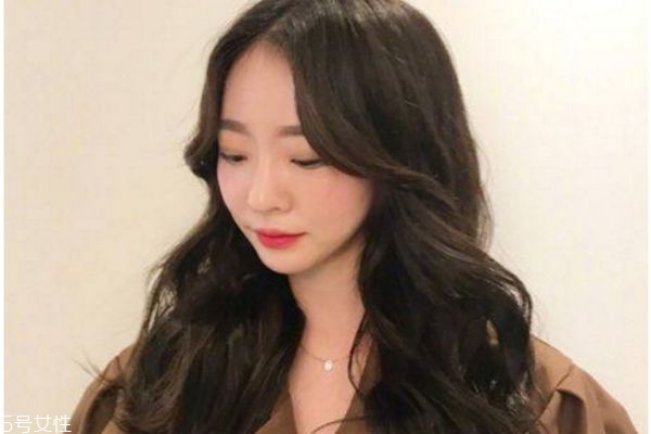 長卷發適合染什么顏色 長發卷發圖片2019最新