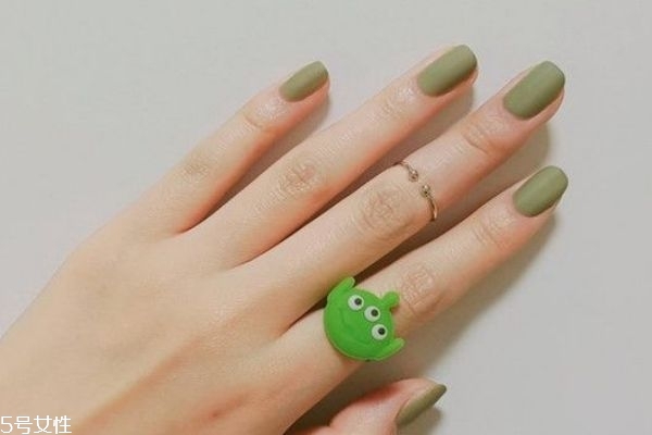 過年適合做什么美甲 get起來(lái)讓你做整條街最閃亮的妞