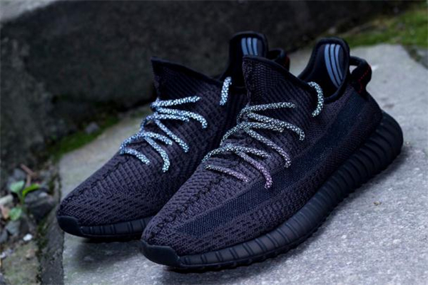 yeezy 350純黑側透貨量 椰子350black墮天使