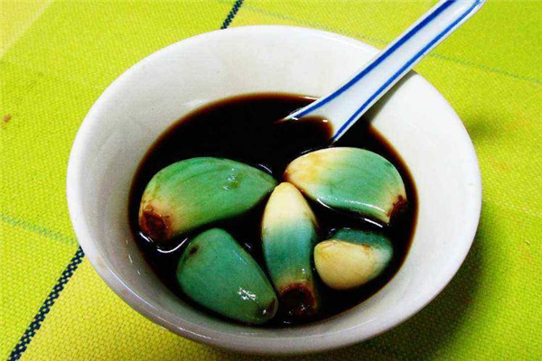 醋泡大蒜為什么會變綠 屬于正常現象