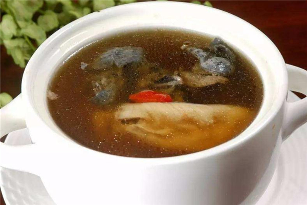 烏雞花膠湯的做法 家常養生湯食