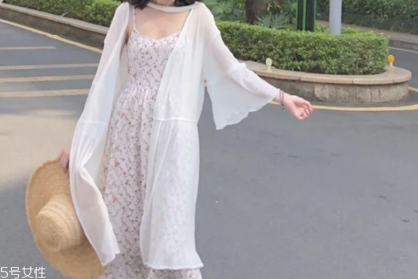 白色防曬衣發黃怎么辦 防曬衣發黃有污漬怎么洗掉