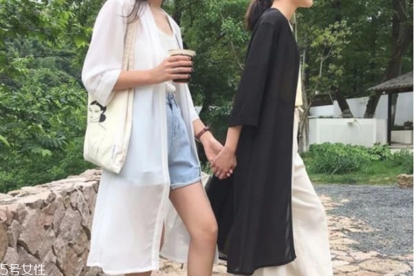 白色防曬衣發黃怎么辦 防曬衣發黃有污漬怎么洗掉