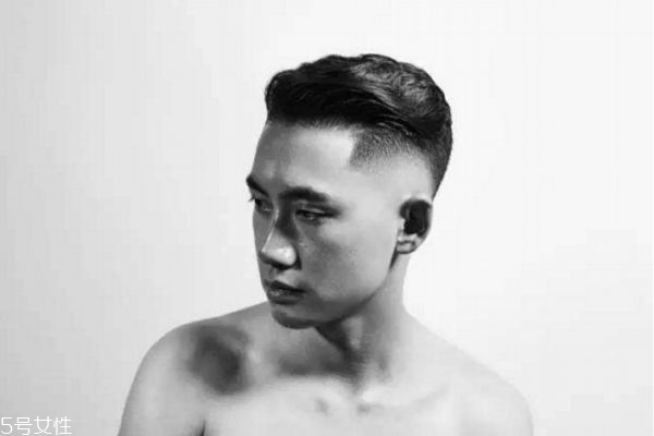 頭發少適合什么發型男 男生頭發稀少發型好看