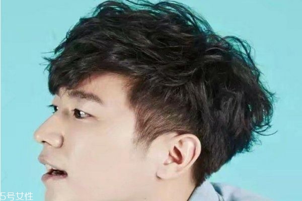 頭發少適合什么發型男 男生頭發稀少發型好看