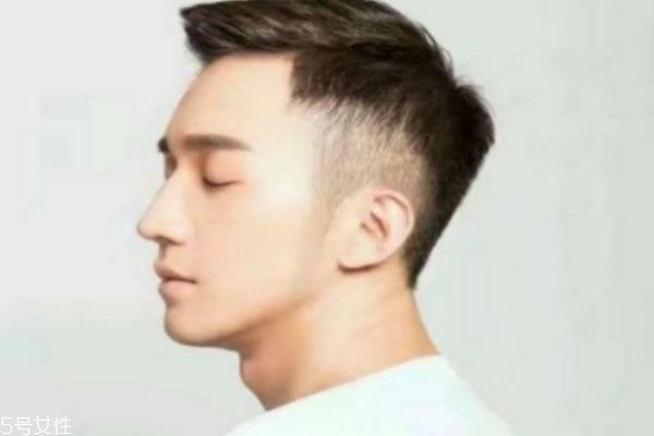 頭發少適合什么發型男 男生頭發稀少發型好看