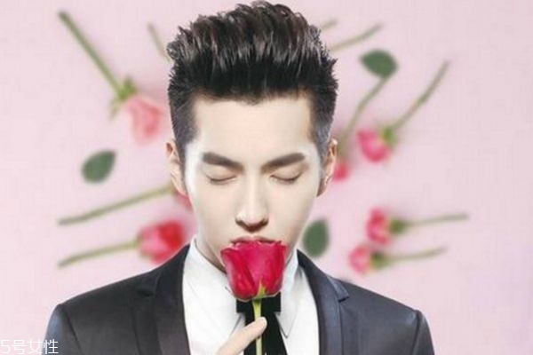 頭發少適合什么發型男 男生頭發稀少發型好看