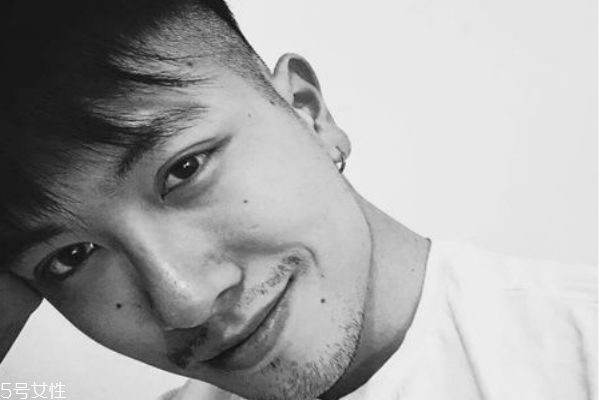 頭發少適合什么發型男 男生頭發稀少發型好看