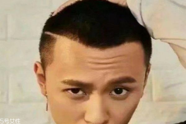 頭發少適合什么發型男 男生頭發稀少發型好看