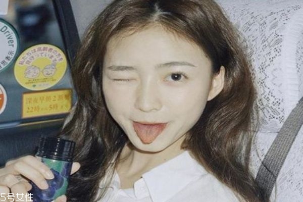 夏天最適合染什么顏色頭發 減齡又顯白的頭發顏色