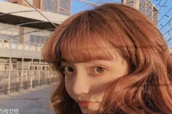 夏天最適合染什么顏色頭發 減齡又顯白的頭發顏色