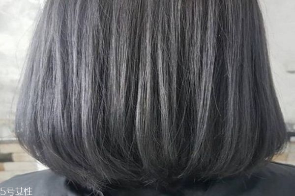 夏天最適合染什么顏色頭發 減齡又顯白的頭發顏色