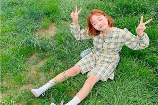 夏天最適合染什么顏色頭發 減齡又顯白的頭發顏色