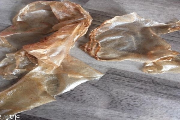 撕拉面膜和涂抹面膜的區別 撕拉面膜有什么功效呢
