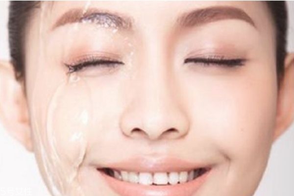 護膚水為什么要拍三遍 護膚小常識的誤區