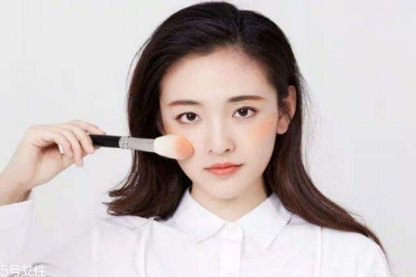 腮紅怎么涂好看 這些腮紅的誤區要知道