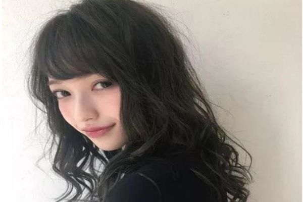 2019春夏發型趨勢 2019年中長發流行發型女