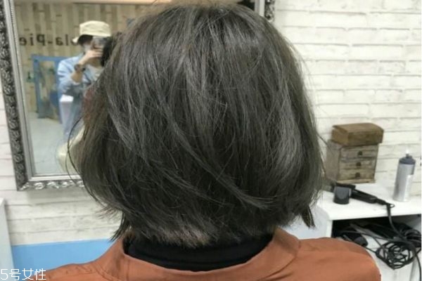 青灰色是什么顏色頭發 青灰色頭發圖片