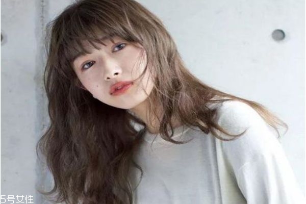 2019春夏發型趨勢 2019年中長發流行發型女