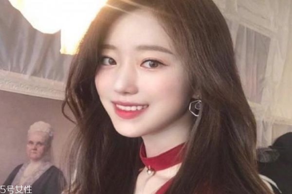 2019春夏發型趨勢 2019年中長發流行發型女