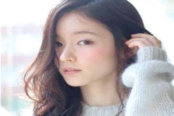 2019春夏發型趨勢 2019年中長發流行發型女