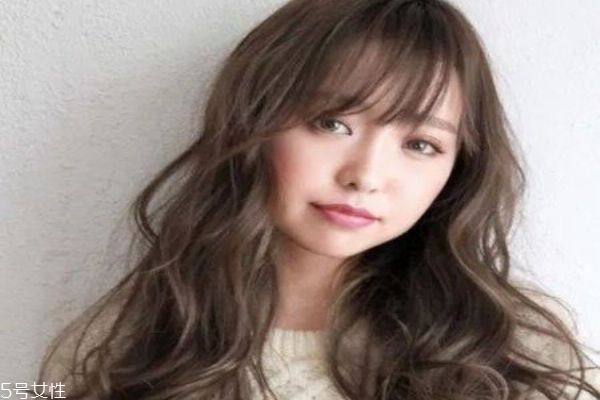 2019春夏發型趨勢 2019年中長發流行發型女
