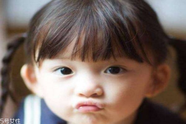 3歲寶寶短發簡單編發 小女孩可愛發型