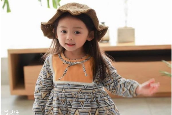 3歲寶寶短發簡單編發 小女孩可愛發型