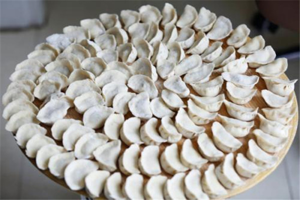 餃子皮是發面還是死面 餃子皮是怎么做的