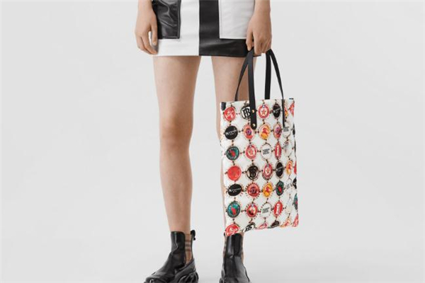 burberry瓶蓋包多少錢(qián) burberry瓶蓋手提包價(jià)格