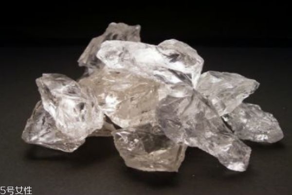 什么是天然水晶呢 天然水晶和人造水晶有什么區別呢
