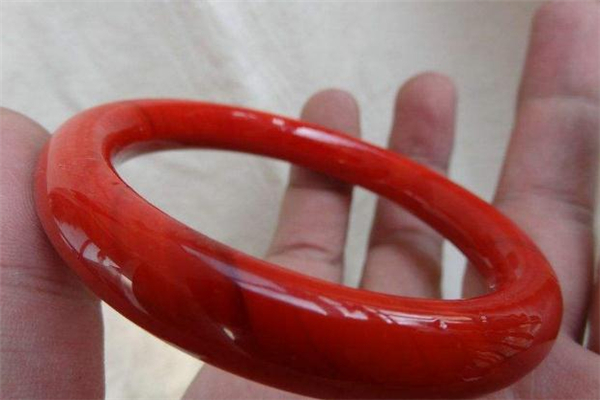 紅珊瑚手鐲怕水嗎 紅珊瑚手鐲怎么保養
