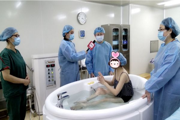 水中分娩與無痛分娩哪個好 水中分娩有什么要求