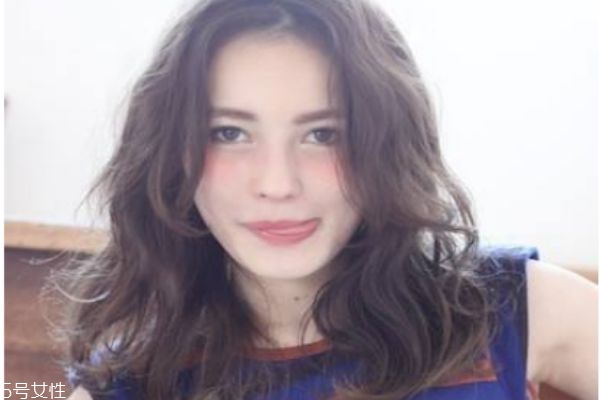 臉大什么發型顯臉小 臉大女生顯臉小的發型