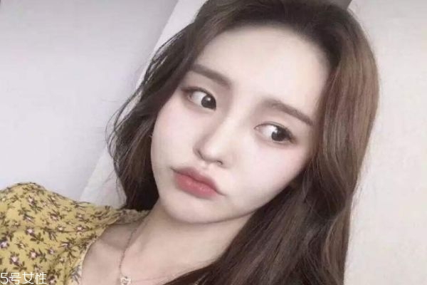 臉大什么發型顯臉小 臉大女生顯臉小的發型