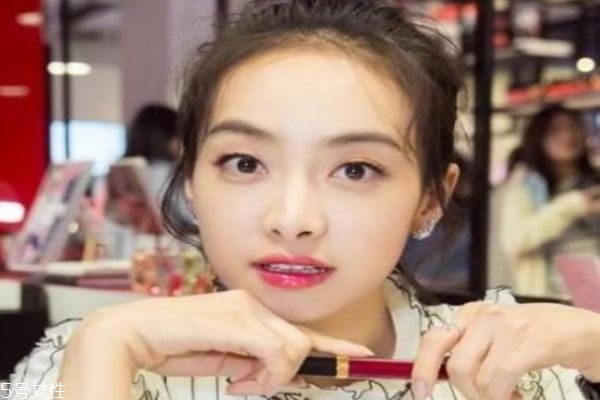 臉大什么發型顯臉小 臉大女生顯臉小的發型