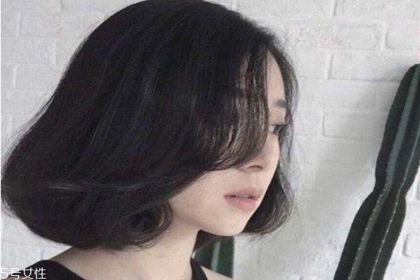波波頭適合染什么顏色 顯膚色白的染發顏色
