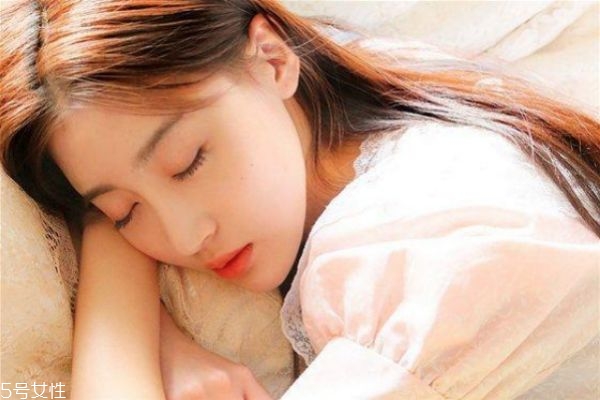 男生追女生時態度時冷時熱什么意思 聽聽大家怎么講