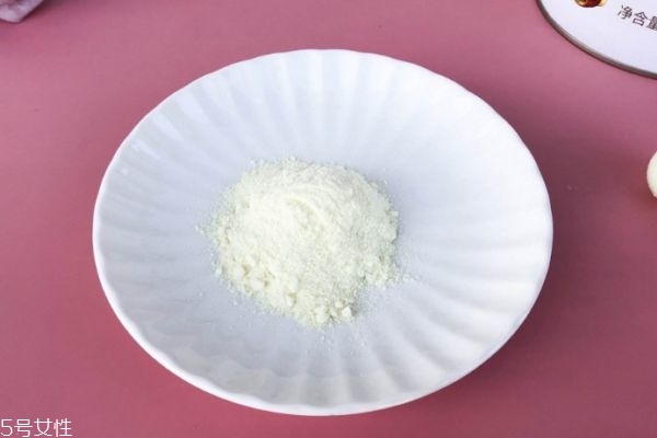新鮮的羊奶和羊奶粉有什么區別呢 羊奶粉有營養嗎