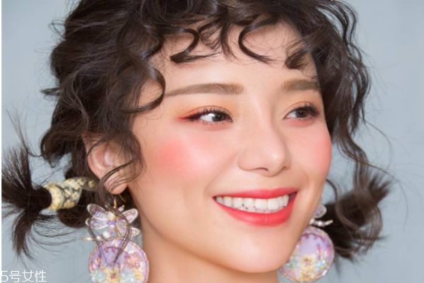 化妝要避開哪些誤區 化妝的誤區有哪些