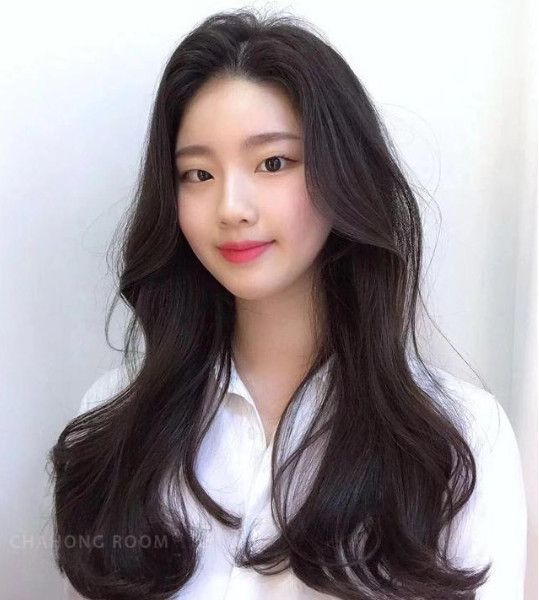 臉圓脖子短適合什么發型 臉圓脖子短的女生發型