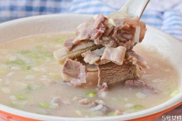 秋冬季喝什么湯比較好呢 牛肉湯有什么營養(yǎng)價(jià)值呢