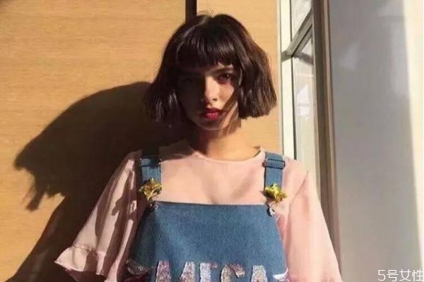 皮膚黃的女生染什么顏色頭發好看 染發怎么挑色