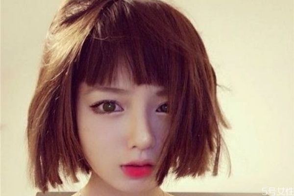 短發弄什么發型好看 女生短發怎么扎