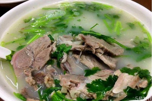 羊肉湯有什么營養價值呢 喝羊肉湯有什么好處呢