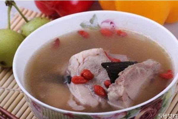 羊肉湯可以放牛奶嗎 羊肉湯什么時候放牛奶