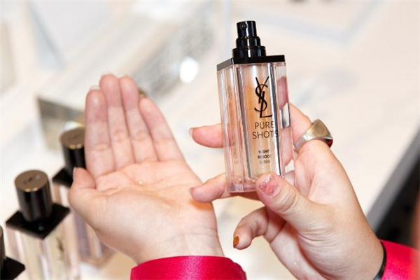 圣羅蘭夜皇后精華白天能用嗎 ysl夜皇后精華適合什么膚質
